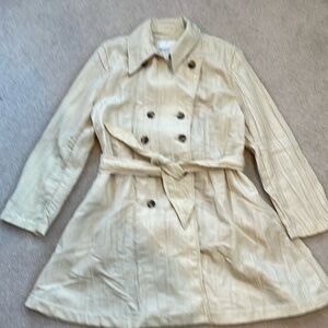 Women’s Isaac Mizrahi distressed coat. Size XXL